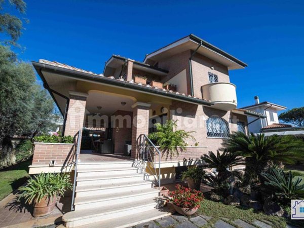 casa indipendente in vendita a Fiumicino in zona Fregene