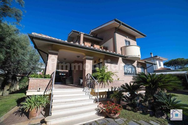 casa indipendente in vendita a Fiumicino in zona Fregene
