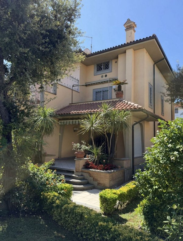 casa indipendente in vendita a Fiumicino in zona Fregene