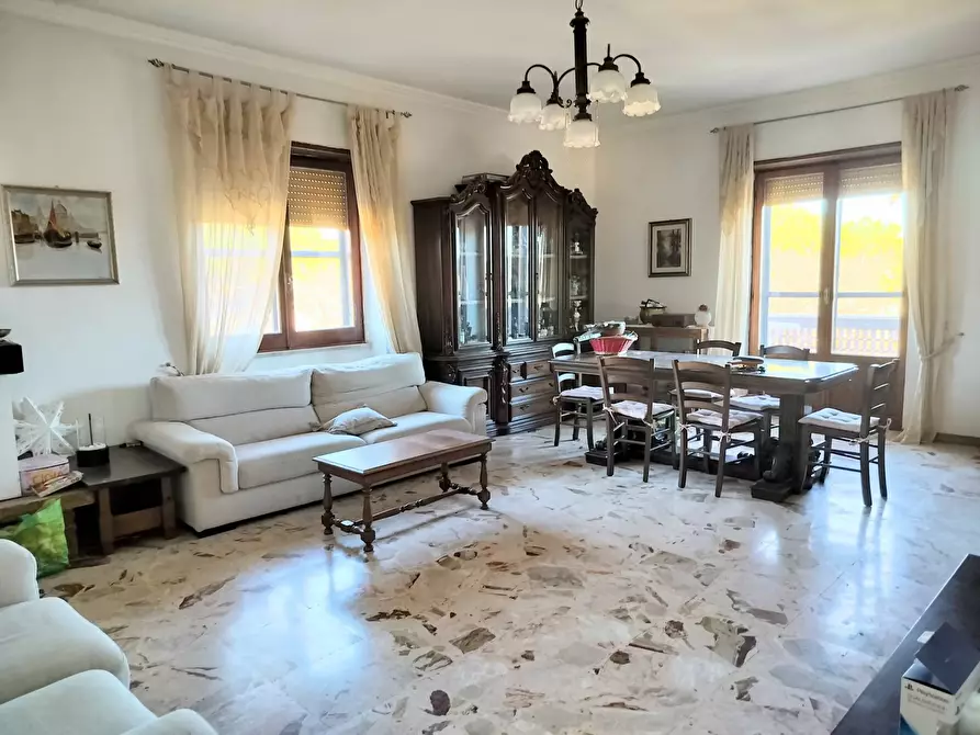 casa indipendente in vendita a Fiumicino in zona Isola Sacra