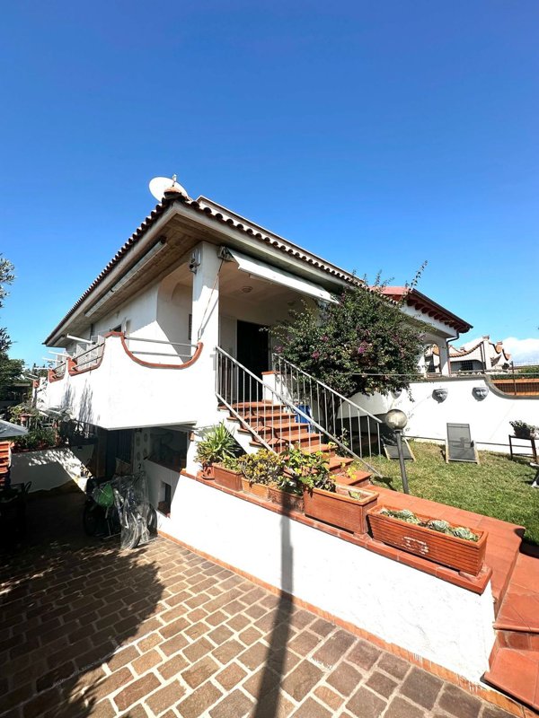 casa indipendente in vendita a Fiumicino