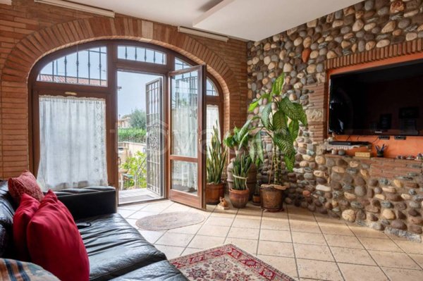 casa indipendente in vendita a Fiumicino in zona Isola Sacra