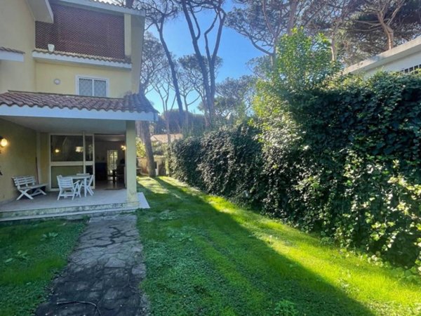 casa indipendente in vendita a Fiumicino in zona Fregene
