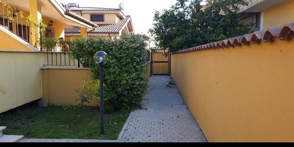 casa indipendente in vendita a Fiumicino in zona Isola Sacra