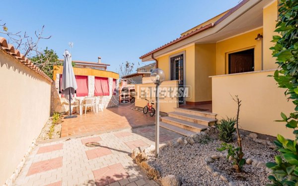 casa indipendente in vendita a Fiumicino