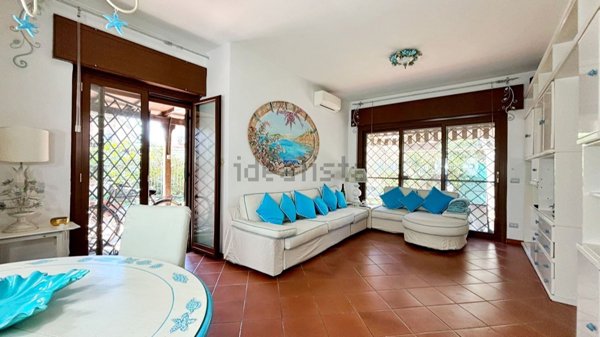 casa indipendente in vendita a Fiumicino