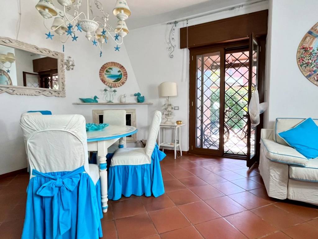 casa indipendente in vendita a Fiumicino