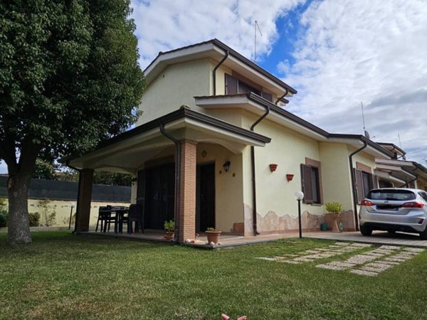 casa indipendente in vendita a Fiumicino in zona Aranova