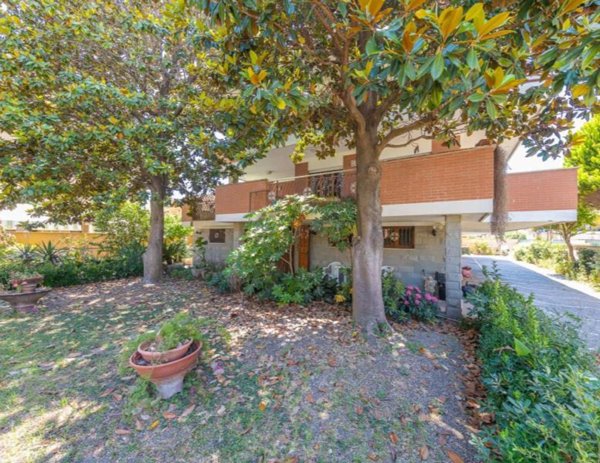 casa indipendente in vendita a Fiumicino in zona Isola Sacra