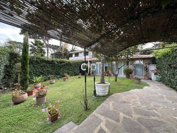 casa indipendente in vendita a Fiumicino in zona Fregene