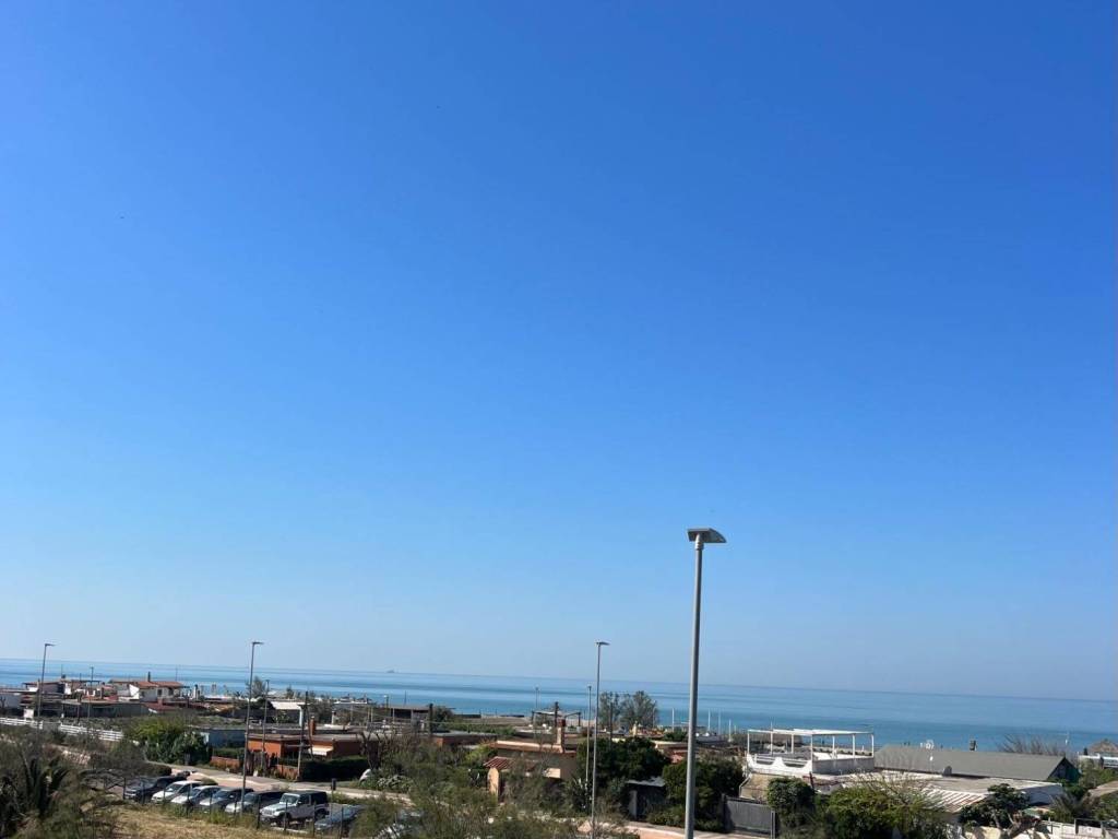 casa indipendente in vendita a Fiumicino in zona Fregene