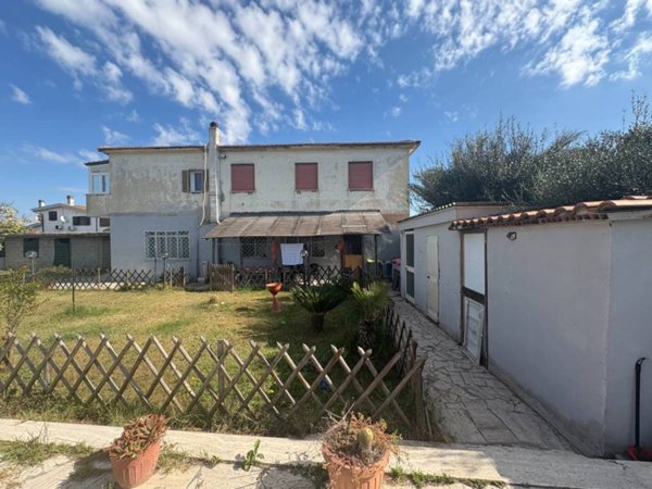 appartamento in vendita a Fiumicino in zona Focene