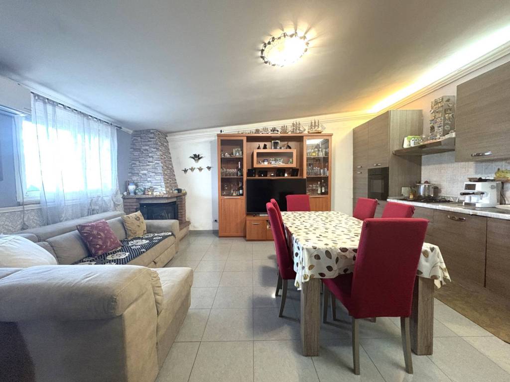 appartamento in vendita a Fiumicino in zona Focene