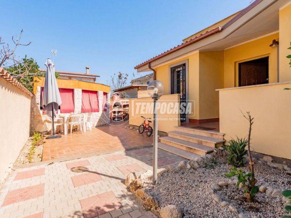 casa indipendente in vendita a Fiumicino