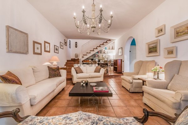 casa indipendente in vendita a Fiumicino in zona Isola Sacra