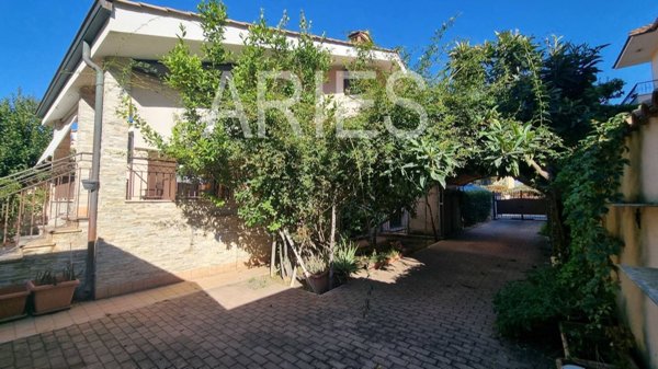 casa indipendente in vendita a Fiumicino