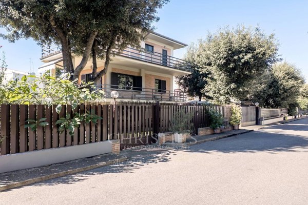 casa indipendente in vendita a Fiumicino in zona Fregene