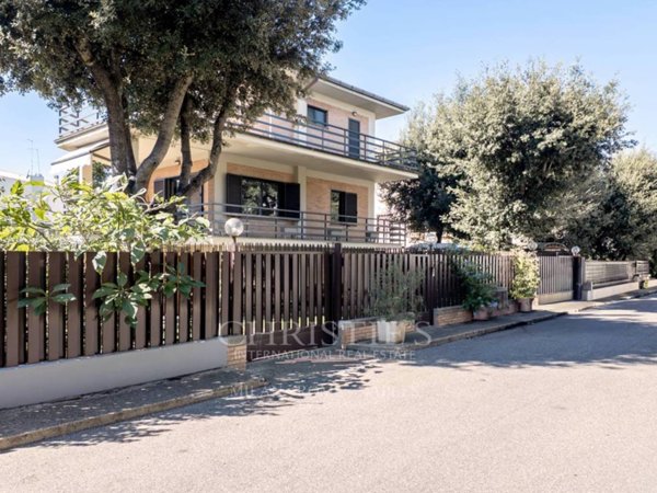 casa indipendente in vendita a Fiumicino in zona Fregene