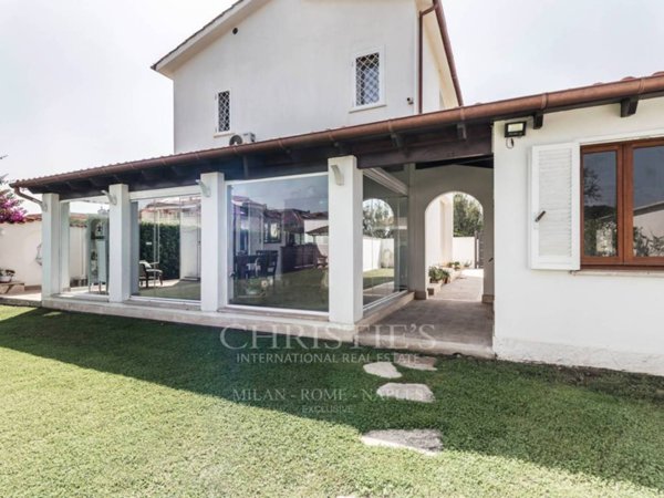 casa indipendente in vendita a Fiumicino in zona Fregene