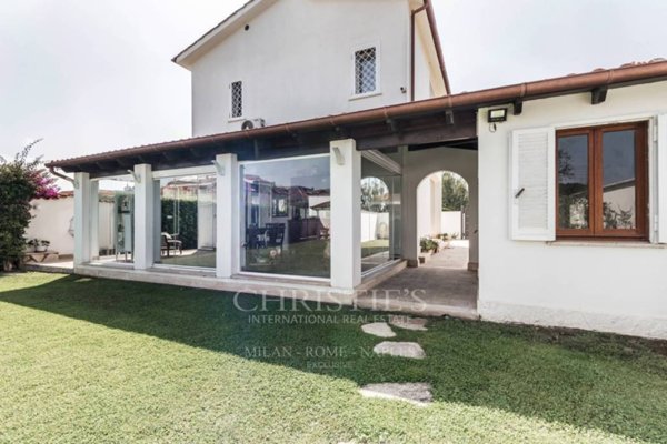 casa indipendente in vendita a Fiumicino in zona Fregene