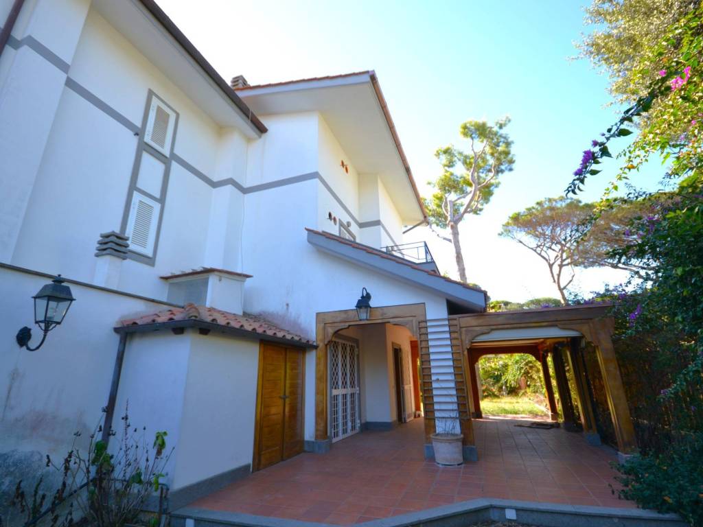casa indipendente in vendita a Fiumicino in zona Fregene