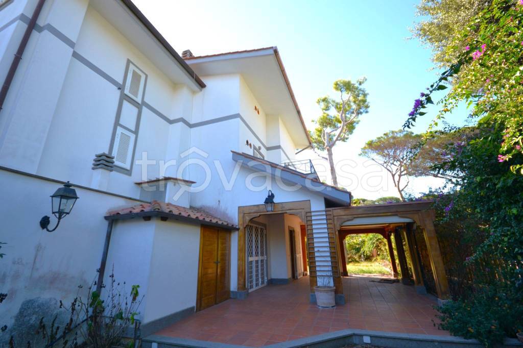 casa indipendente in vendita a Fiumicino in zona Fregene