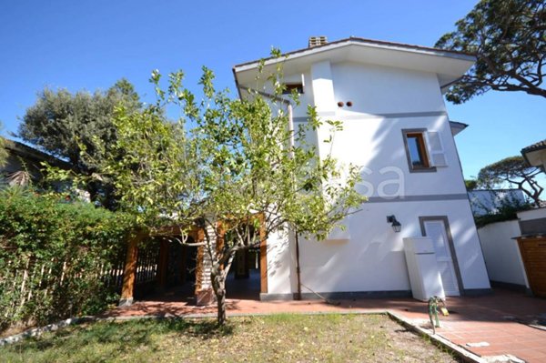 casa indipendente in vendita a Fiumicino in zona Fregene