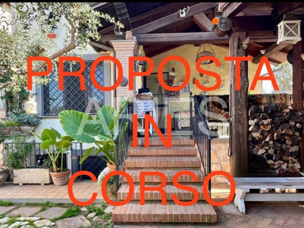 esavano in vendita a Fiumicino in zona Isola Sacra