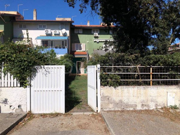 casa indipendente in vendita a Fiumicino in zona Fregene