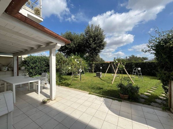 appartamento in vendita a Fiumicino in zona Fregene