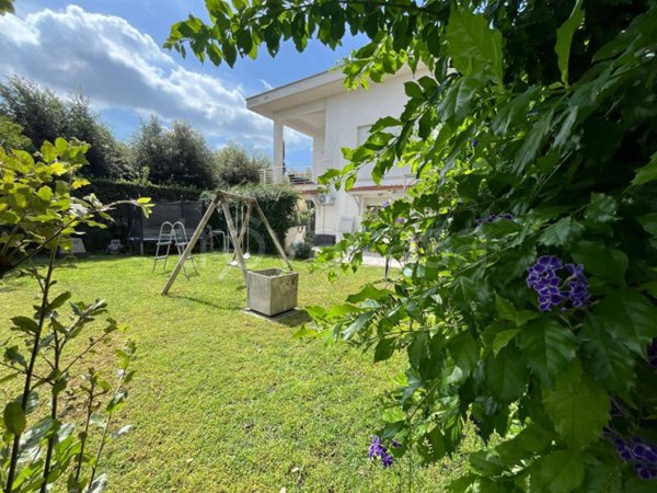 appartamento in vendita a Fiumicino in zona Fregene