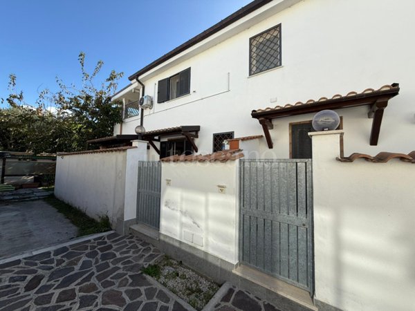 casa indipendente in vendita a Fiumicino in zona Isola Sacra