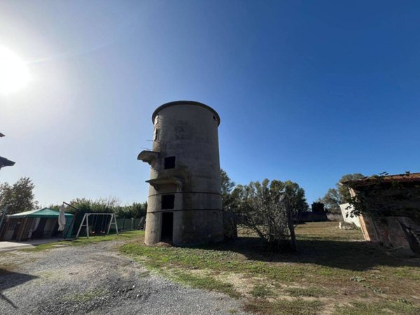 locale di sgombero in vendita a Fiumicino in zona Maccarese