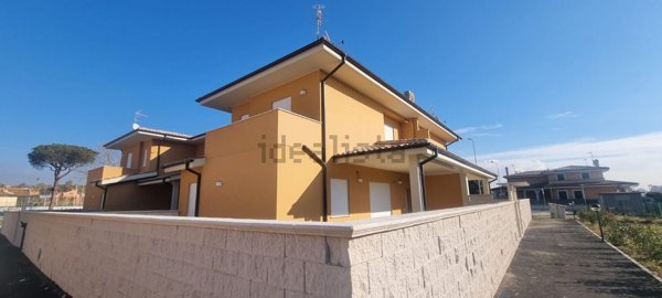 casa indipendente in vendita a Fiumicino