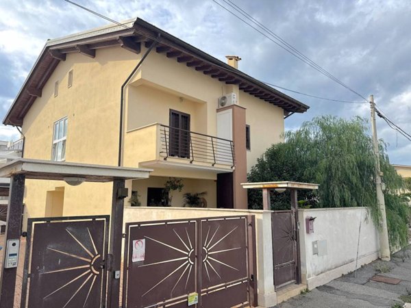 appartamento in vendita a Fiumicino in zona Isola Sacra