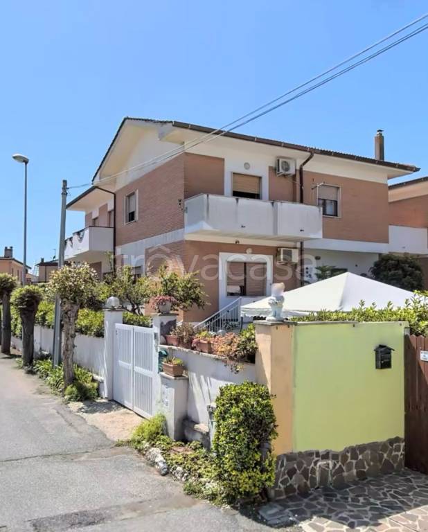 casa indipendente in vendita a Fiumicino in zona Focene