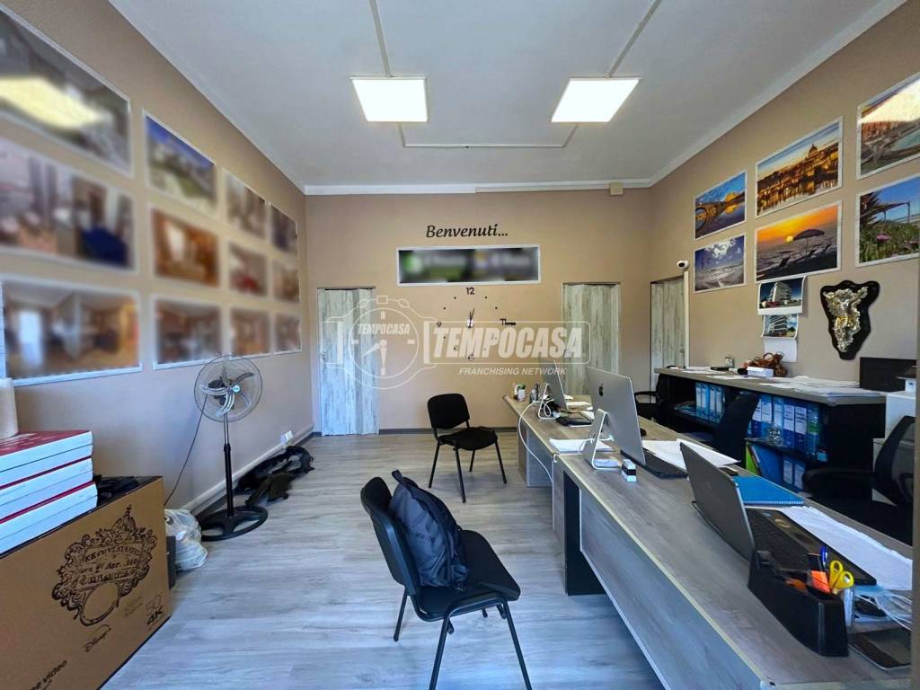 negozio in vendita a Fiumicino in zona Passo Oscuro