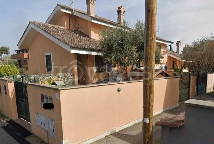 casa indipendente in vendita a Fiumicino in zona Isola Sacra