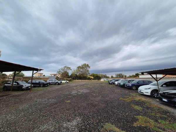 negozio in vendita a Fiumicino in zona Focene