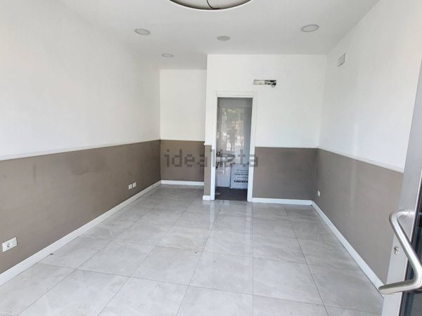 locale commerciale in vendita a Fiumicino in zona Aranova