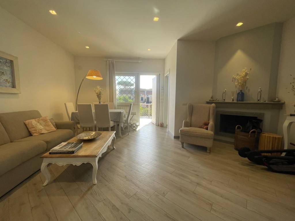 casa indipendente in vendita a Fiumicino in zona Fregene