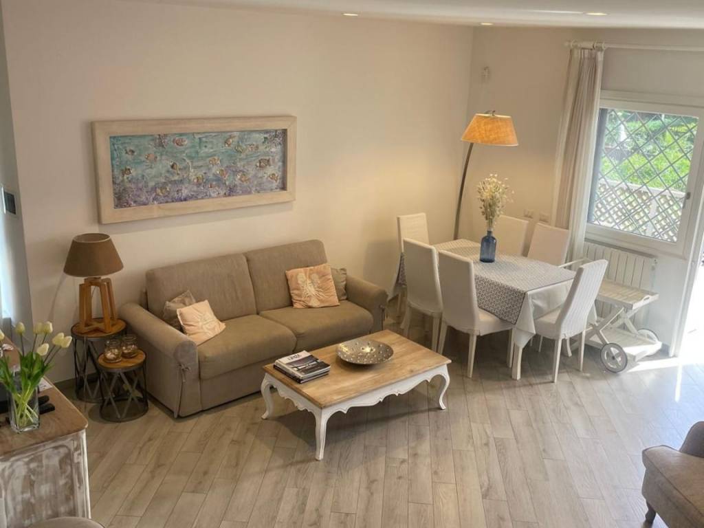 casa indipendente in vendita a Fiumicino in zona Fregene