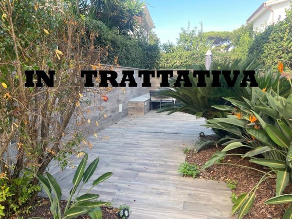 casa indipendente in vendita a Fiumicino in zona Fregene