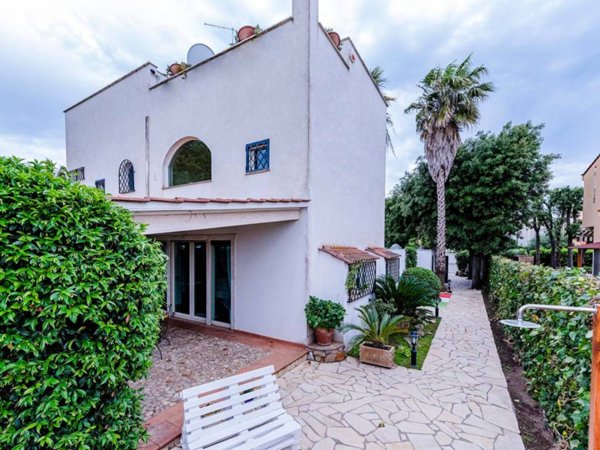 casa indipendente in vendita a Fiumicino in zona Fregene