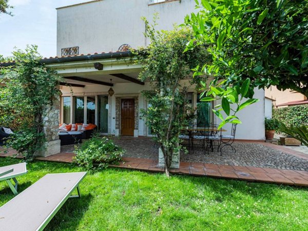 casa indipendente in vendita a Fiumicino in zona Fregene