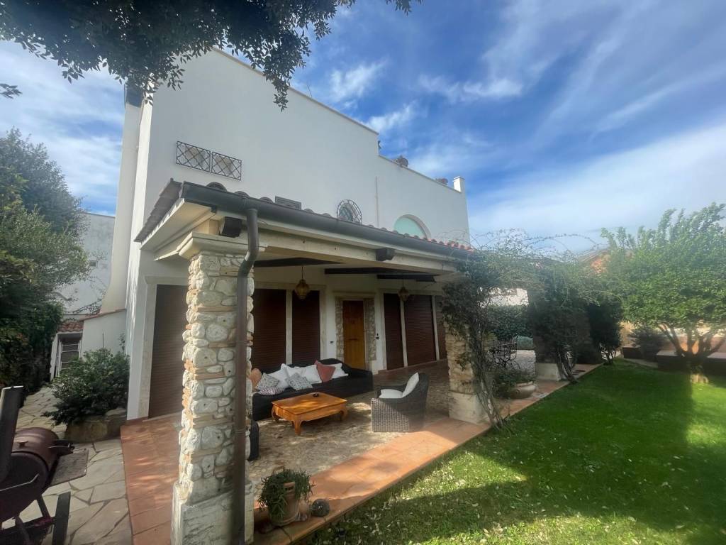 casa indipendente in vendita a Fiumicino in zona Fregene