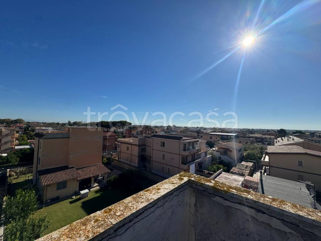 appartamento in vendita a Fiumicino in zona Isola Sacra