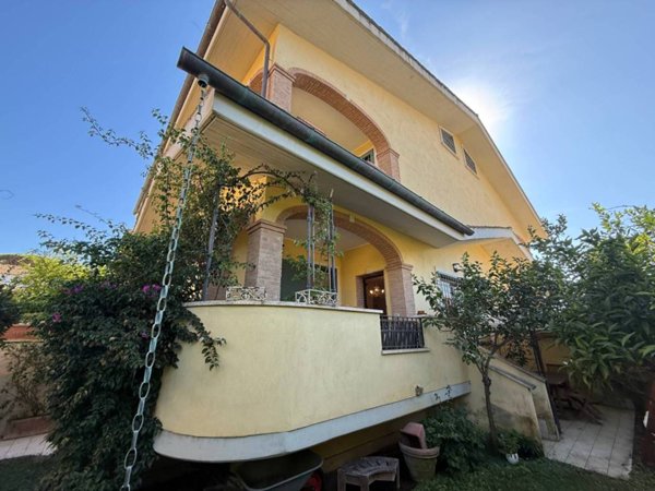 casa indipendente in vendita a Fiumicino in zona Fregene