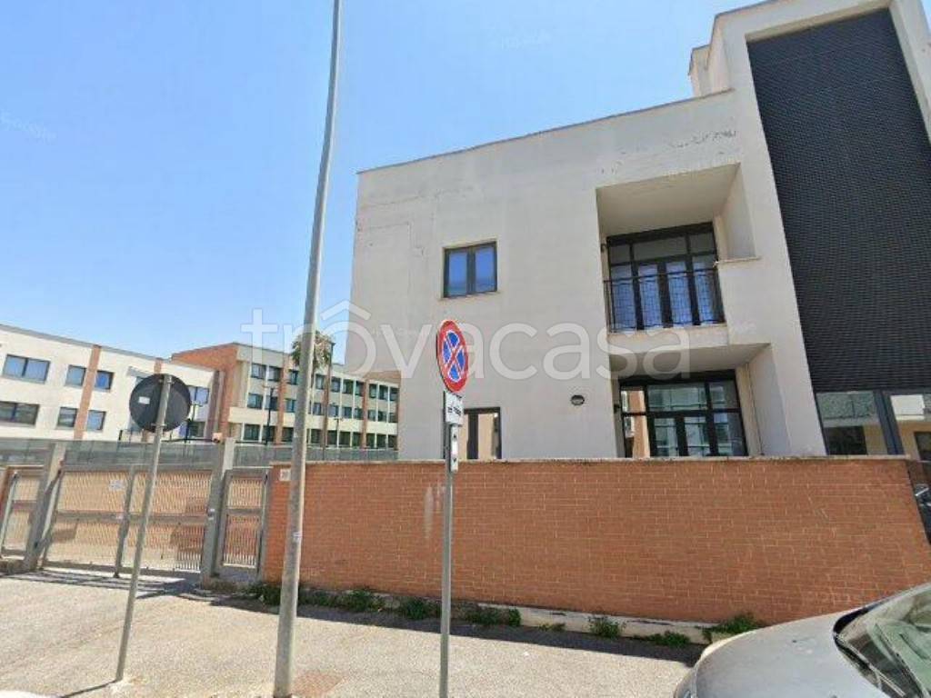 locale commerciale in vendita a Fiumicino