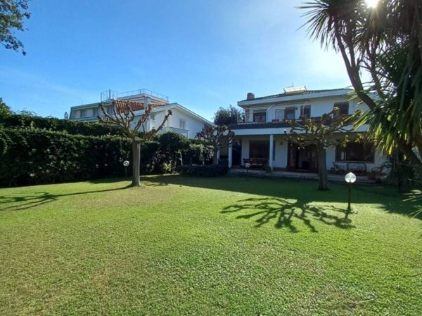 casa indipendente in vendita a Fiumicino in zona Fregene